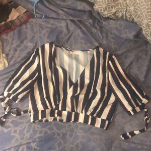 “TIED SLEEVE SURPLICE STRIPED CROP TOP”from ROMWE.